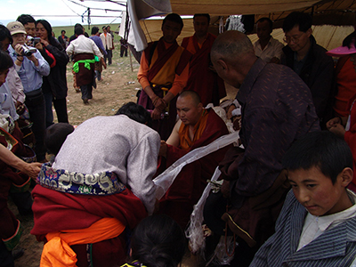 Arik Rinpoche giving blessings